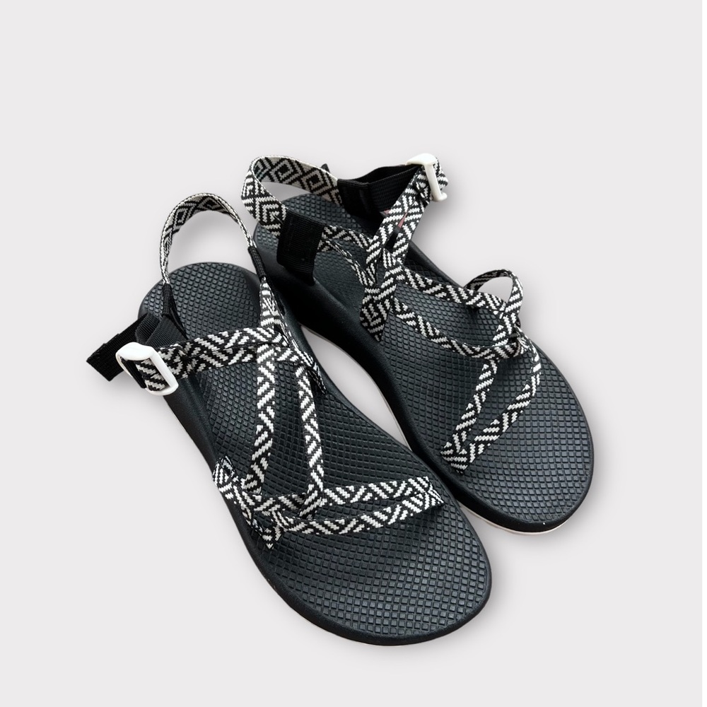 CHACO ZX1 Size 11 Women’s Black and White Origami Print Sandals
